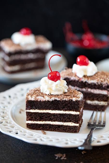 🍰 Black Forest Pastry – Flat 20% Off